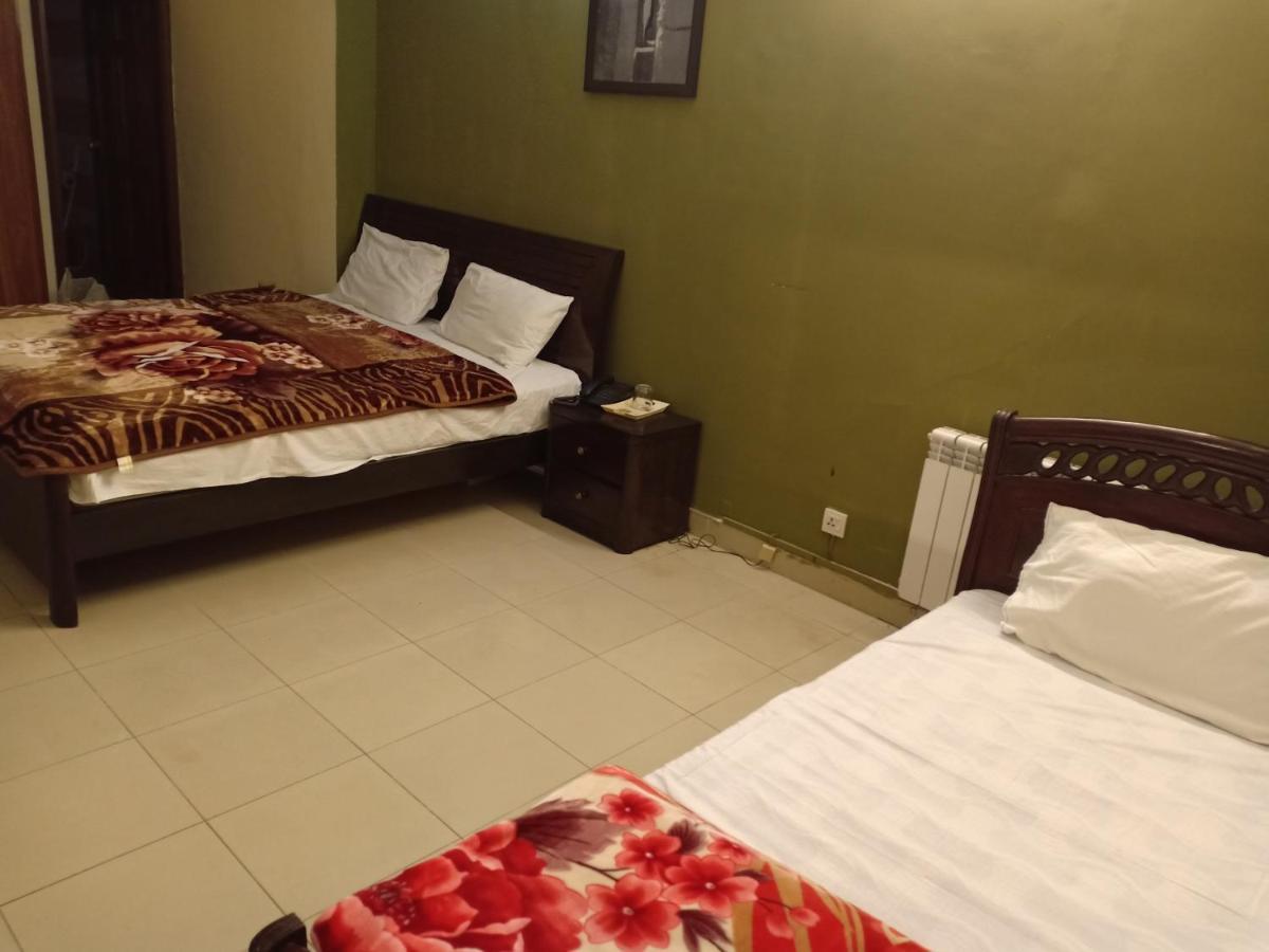 Royal Manor F-10 Bed & Breakfast Исламабад Екстериор снимка