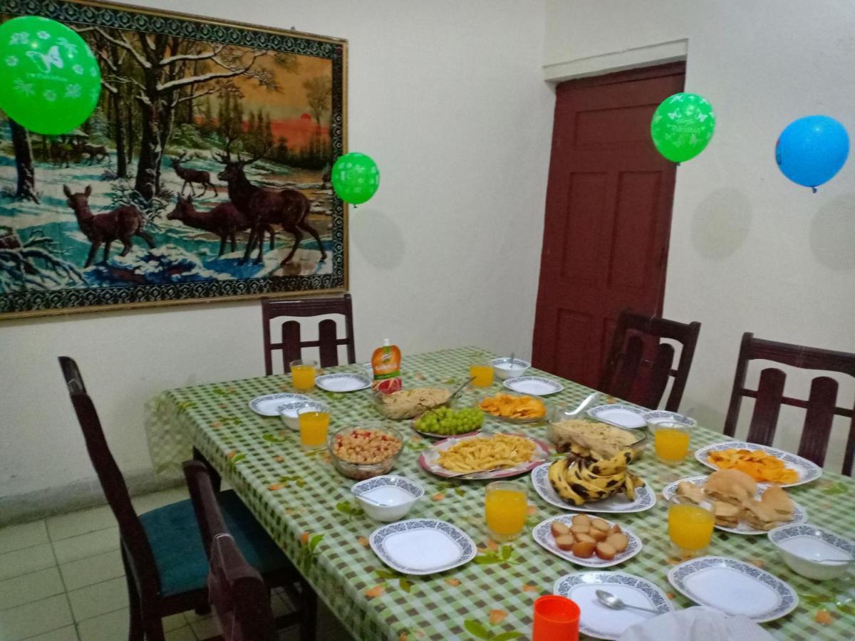 Royal Manor F-10 Bed & Breakfast Исламабад Екстериор снимка